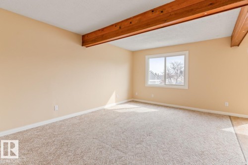 626 Willow Court, Edmonton, AB - Indoor Photo Showing Other Room