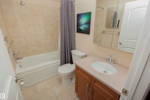 202 8631 108 Street, Edmonton, AB - Indoor Photo Showing Bathroom