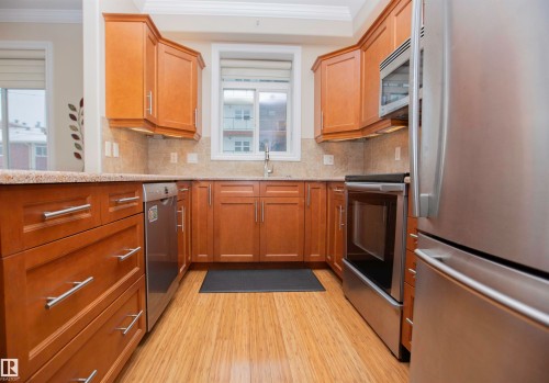 202 8631 108 Street, Edmonton, AB - Indoor Photo Showing Kitchen