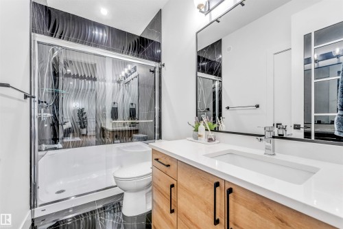 5355 Kimball Place, Edmonton, AB - Indoor Photo Showing Bathroom