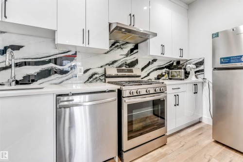 5355 Kimball Place, Edmonton, AB - Indoor Photo Showing Kitchen