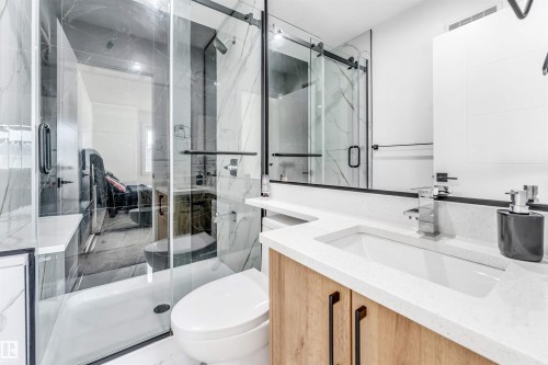 5355 Kimball Place, Edmonton, AB - Indoor Photo Showing Bathroom