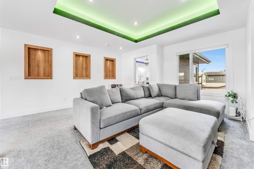 5355 Kimball Place, Edmonton, AB - Indoor Photo Showing Living Room
