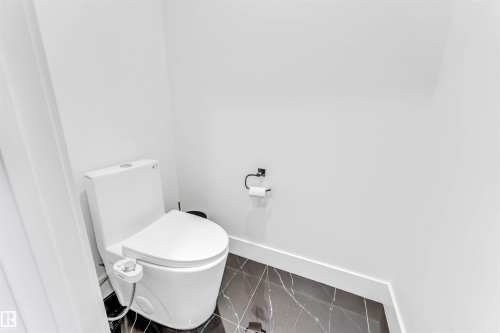 5355 Kimball Place, Edmonton, AB - Indoor Photo Showing Bathroom