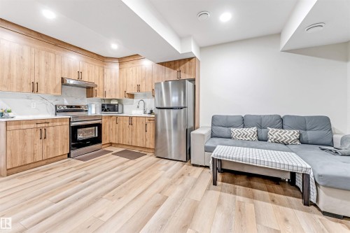 5355 Kimball Place, Edmonton, AB - Indoor Photo Showing Kitchen