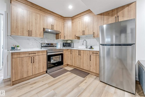 5355 Kimball Place, Edmonton, AB - Indoor Photo Showing Kitchen