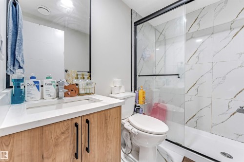 5355 Kimball Place, Edmonton, AB - Indoor Photo Showing Bathroom