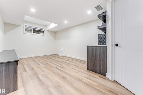 5355 Kimball Place, Edmonton, AB - Indoor
