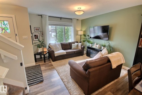 565 Chappelle Drive, Edmonton, AB - Indoor Photo Showing Living Room