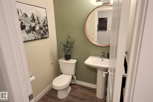 565 Chappelle Drive, Edmonton, AB - Indoor Photo Showing Bathroom