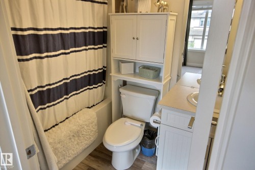 565 Chappelle Drive, Edmonton, AB - Indoor Photo Showing Bathroom