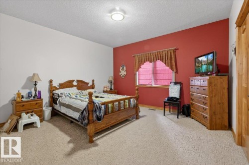 57 Longview Drive, Spruce Grove, AB - Indoor Photo Showing Bedroom