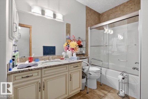 57 Longview Drive, Spruce Grove, AB - Indoor Photo Showing Bathroom