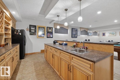 57 Longview Drive, Spruce Grove, AB - Indoor Photo Showing Kitchen