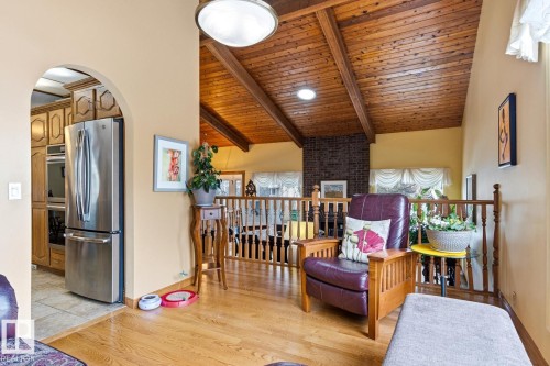 Vaulted wood-plank ceilings with exposed beams - 11707 29 Avenue Nw, Edmonton, AB - 
