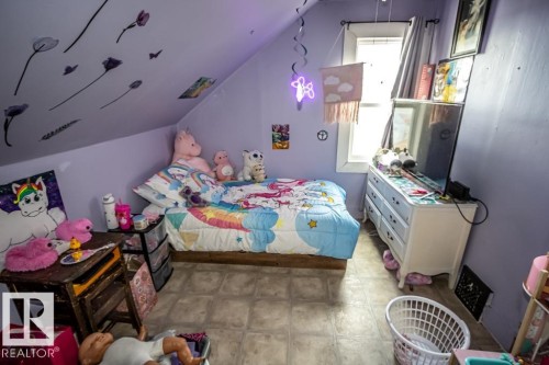 Image quality insufficient for description - 5213 49 Ave, St. Paul Town, AB - Indoor Photo Showing Bedroom