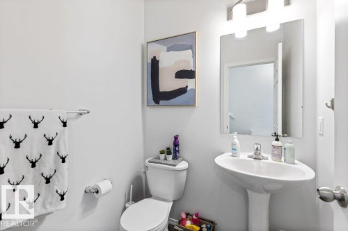 9939 222 Street, Edmonton, AB - Indoor Photo Showing Bathroom