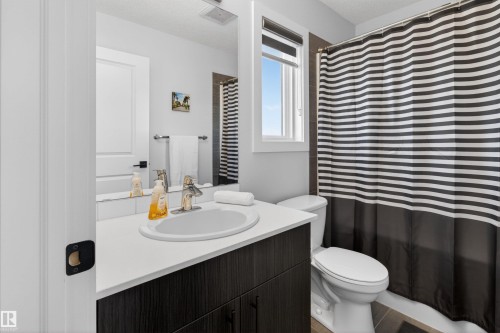 19722 26A Avenue, Edmonton, AB - Indoor Photo Showing Bathroom