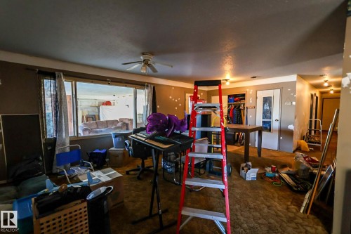 Image quality insufficient for description - 4114 Main Street, Ashmont, AB - Indoor