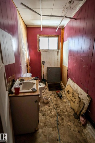 Image quality insufficient for description - 4114 Main Street, Ashmont, AB - Indoor