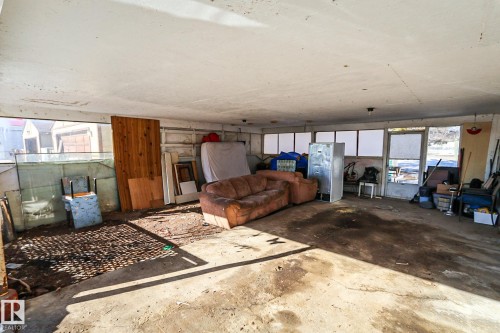 4114 Main Street, Ashmont, AB - Indoor Photo Showing Garage