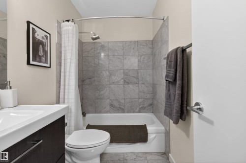 305 10026 112 Street, Edmonton, AB - Indoor Photo Showing Bathroom