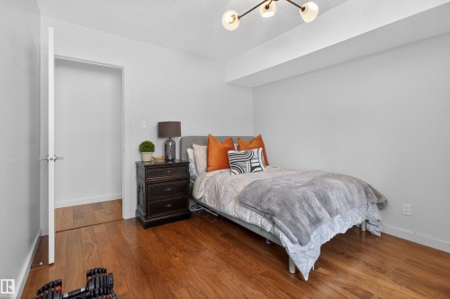 305 10026 112 Street, Edmonton, AB - Indoor Photo Showing Bedroom