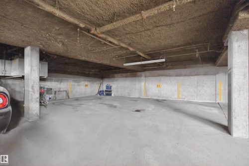 305 10026 112 Street, Edmonton, AB - Indoor Photo Showing Garage