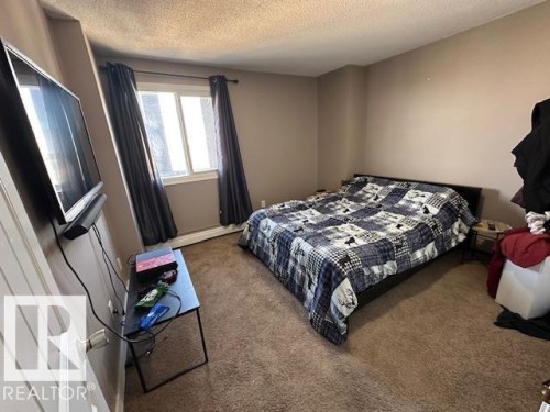 Bedroom featuring neutral-toned walls, a window with natural light, and brown carpet flooring - 86 13435 97 Street, Edmonton, AB - Indoor Photo Showing Bedroom