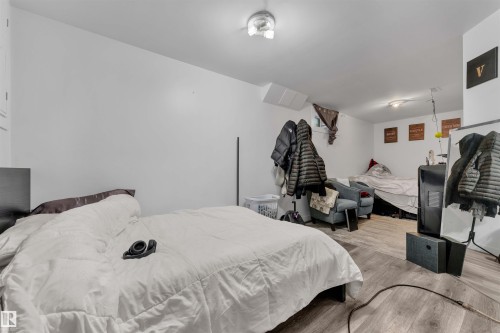 White walls with light wood-finish flooring - 7 14115 82 Street, Edmonton, AB - Indoor Photo Showing Bedroom