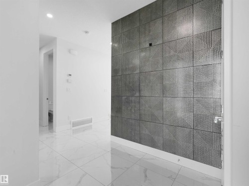 6607 55 Avenue, Beaumont, AB - Indoor Photo Showing Bathroom