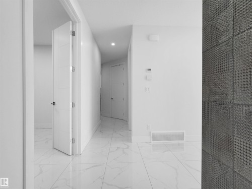 6607 55 Avenue, Beaumont, AB - Indoor
