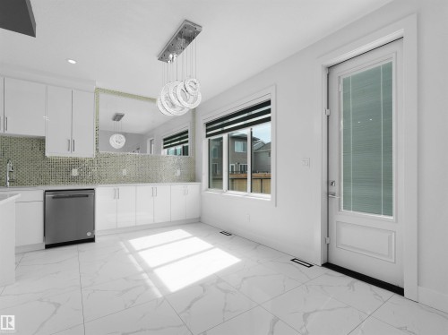 6607 55 Avenue, Beaumont, AB -  Photo Showing Kitchen