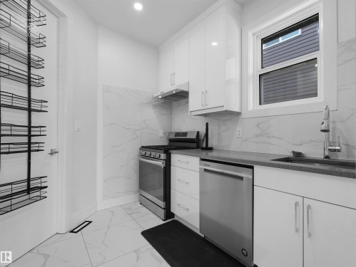 6607 55 Avenue, Beaumont, AB - Indoor Photo Showing Kitchen