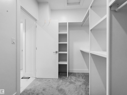 6607 55 Avenue, Beaumont, AB - Indoor With Storage