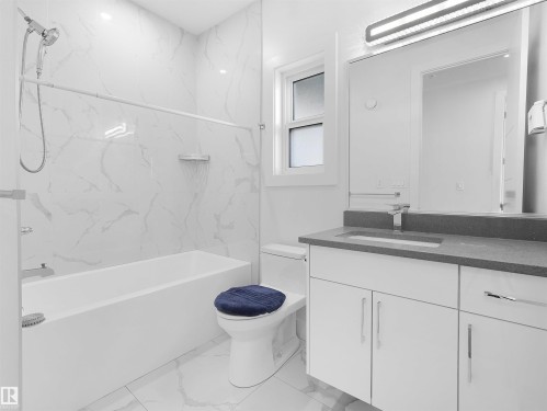 6607 55 Avenue, Beaumont, AB - Indoor Photo Showing Bathroom