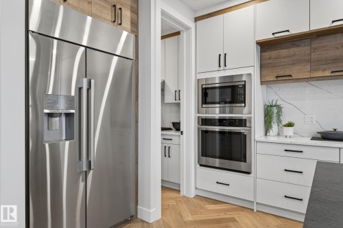 17124 2 Street, Edmonton, AB - Indoor Photo Showing Kitchen