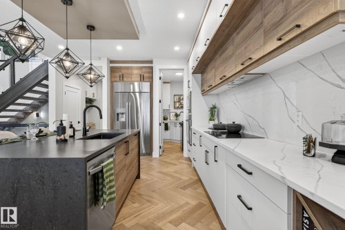 17124 2 Street, Edmonton, AB - Indoor Photo Showing Kitchen With Upgraded Kitchen