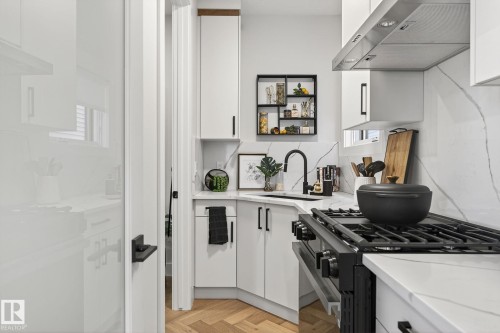 17124 2 Street, Edmonton, AB - Indoor Photo Showing Kitchen