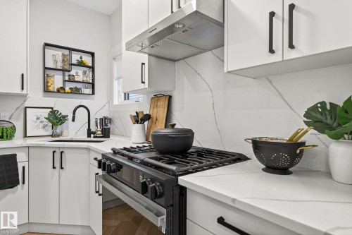 17124 2 Street, Edmonton, AB - Indoor Photo Showing Kitchen