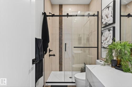 17124 2 Street, Edmonton, AB - Indoor Photo Showing Bathroom