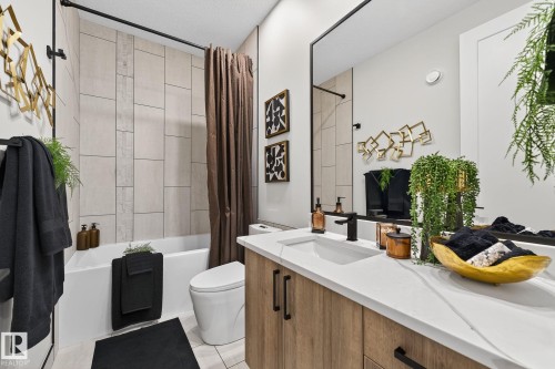 17124 2 Street, Edmonton, AB - Indoor Photo Showing Bathroom