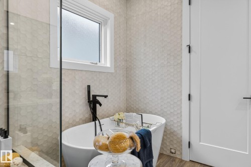 17124 2 Street, Edmonton, AB - Indoor Photo Showing Bathroom