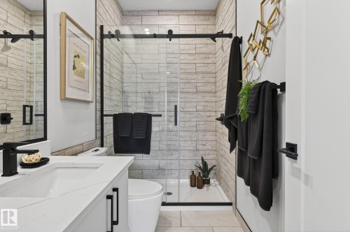 17124 2 Street, Edmonton, AB - Indoor Photo Showing Bathroom