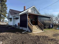 213 8 Avenue E Standard, AB T0J 3G0