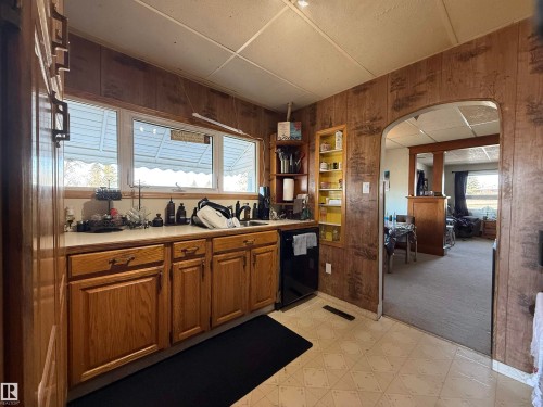 213 8 Avenue E, Standard, AB - Indoor