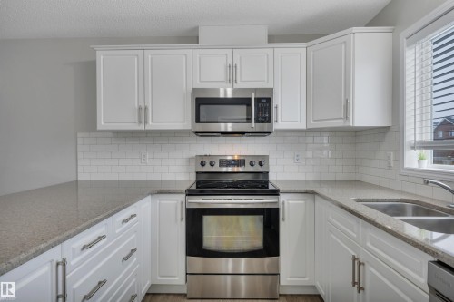 427 Simpkins Link, Leduc, AB - Indoor Photo Showing Kitchen With Double Sink With Upgraded Kitchen
