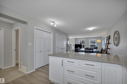 427 Simpkins Link, Leduc, AB - Indoor Photo Showing Kitchen