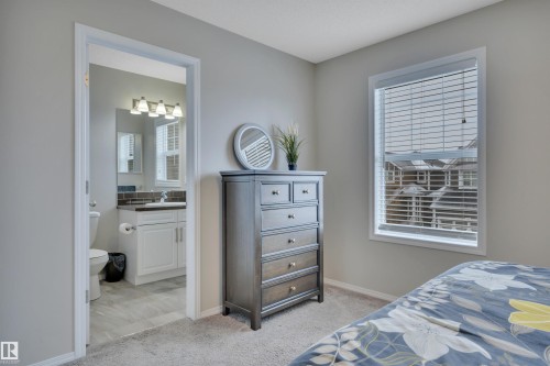 427 Simpkins Link, Leduc, AB - Indoor Photo Showing Bedroom