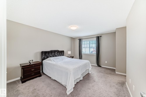 5147 Crabapple Link Link, Edmonton, AB - Indoor Photo Showing Bedroom